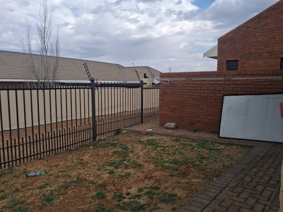 To Let 3 Bedroom Property for Rent in Hillside Free State
